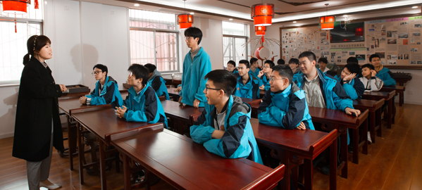 紫阳 分类教学，因材施教，采取“一类一方案、一人一目标”的教学方法