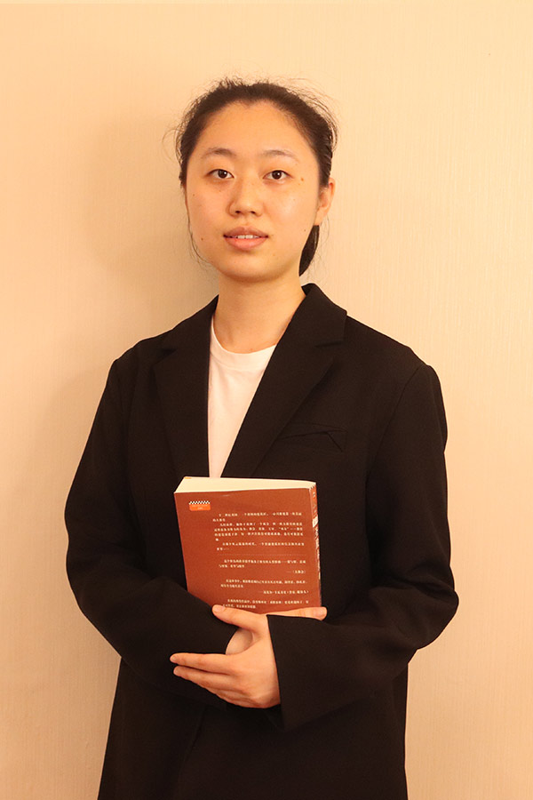 紫阳梁艺 本科学历，优秀班主任