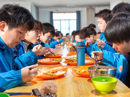 紫阳学生用餐