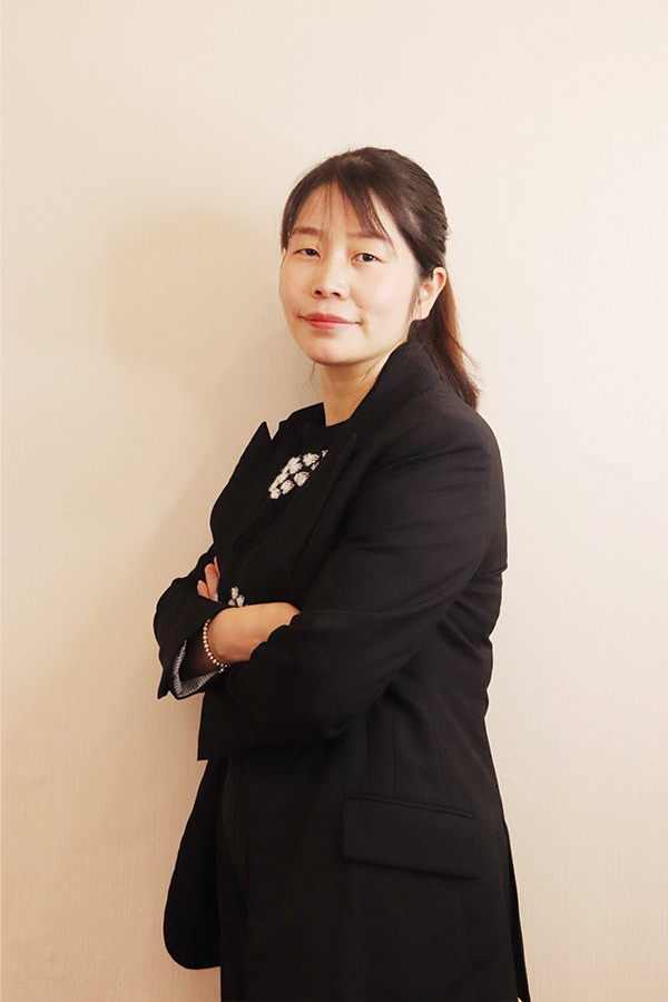 紫阳吕瑶 本科学历,毕业于陕西师范大学