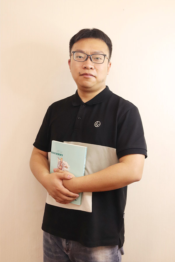紫阳杨斌 本科学历，毕业于西安航空学院