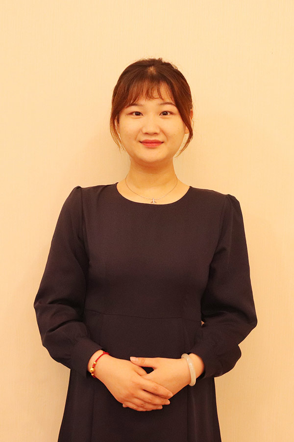 紫阳文哲 本科学历，优秀班主任